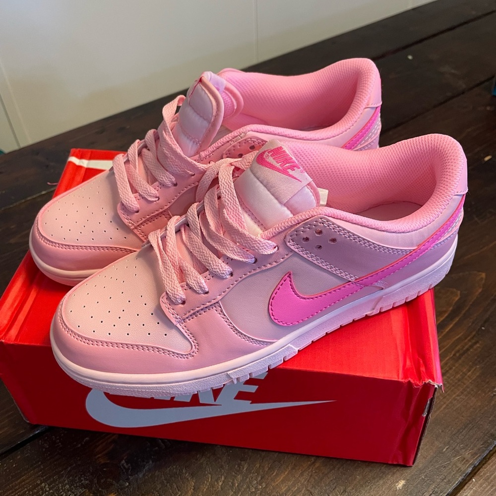 Nike Dunk Low Triple Pink, Women’s US 9.5